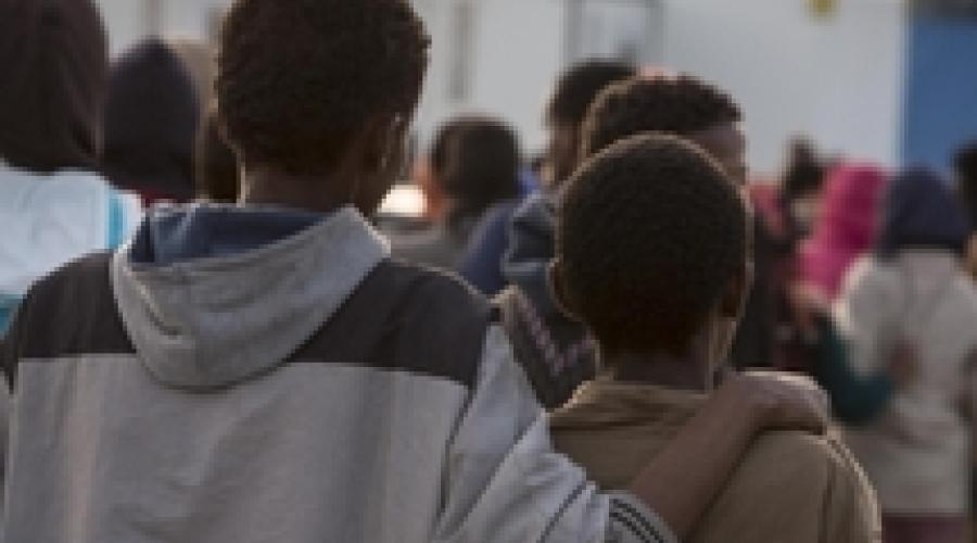 Immigrazione e crisi, l&rsquo;Italia naviga senza bussola in un mare di incertezze