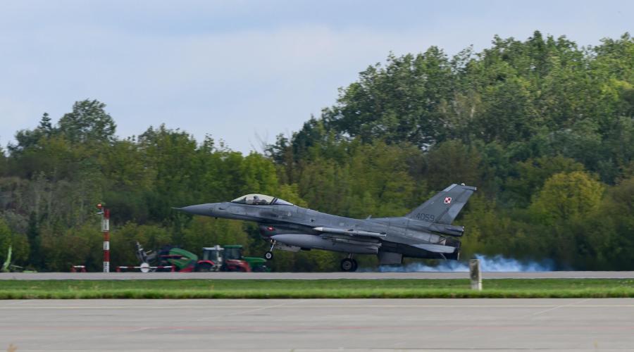 Droni russi in Ucraina, jet Polonia-Nato in volo a confine