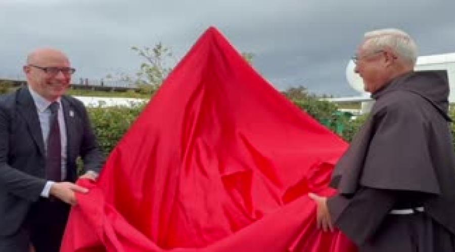 Svelata la statua di San Francesco al Padiglione Italia di Expo. L'anno prossimo il 4 ottobre sarà festa nazionale