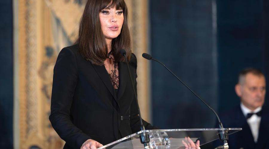 Bernini ad Atreju contestata dagli studenti di Medicina: Lei replica: «Siete dei poveri comunisti». Poi ci parla