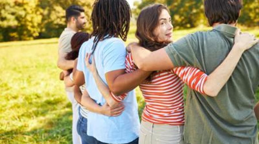 Hugging Day, fra calore umano e robot il potere terapeutico dell'abbraccio