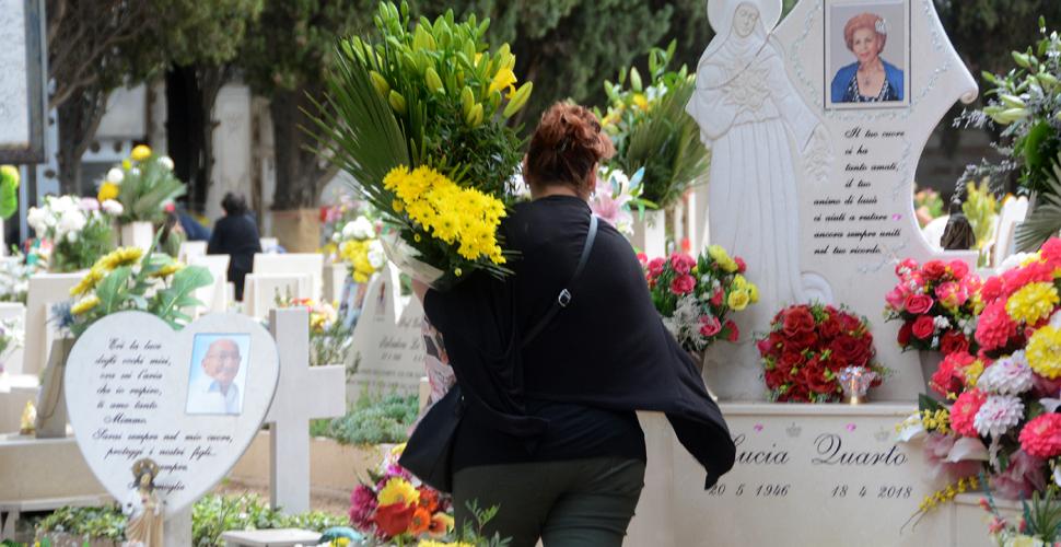 Ognissanti, fiori per i defunti da 2 pugliesi su 3: scatta l'sos vivai