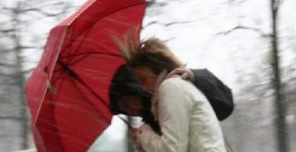 Bari, in arrivo pioggia e vento di burrasca: scatta l'allerta gialla