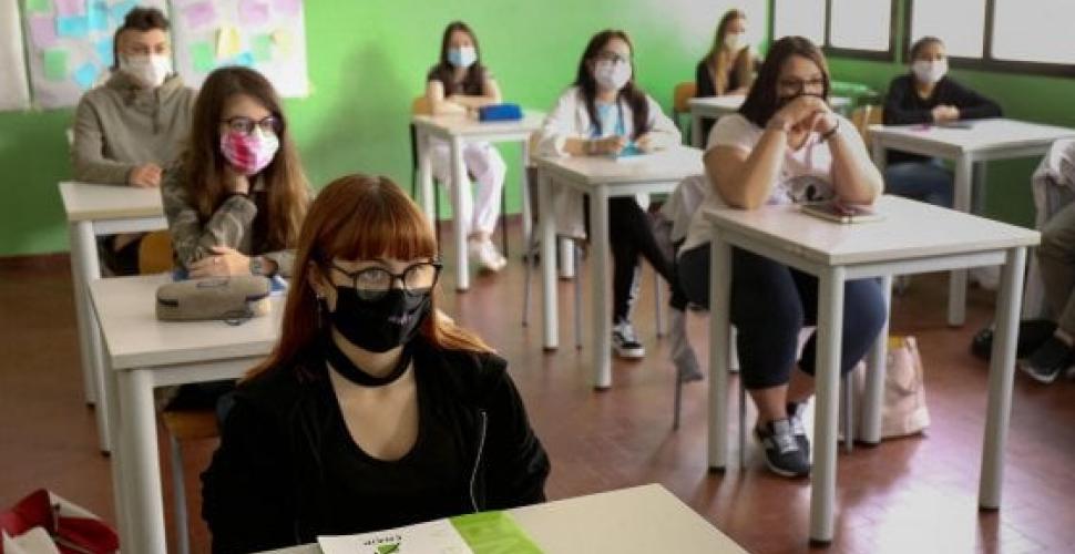 Bari, muri abbattuti e pannelli mobili, le scuole anti-Covid si preparano