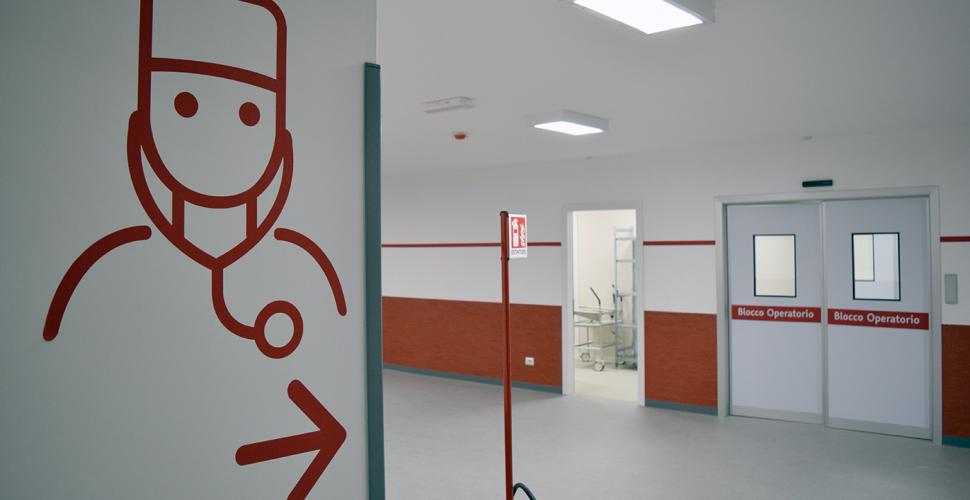 Coronavirus, mancano bagni e studi medici: ritarda l’ospedale in Fiera a Bari