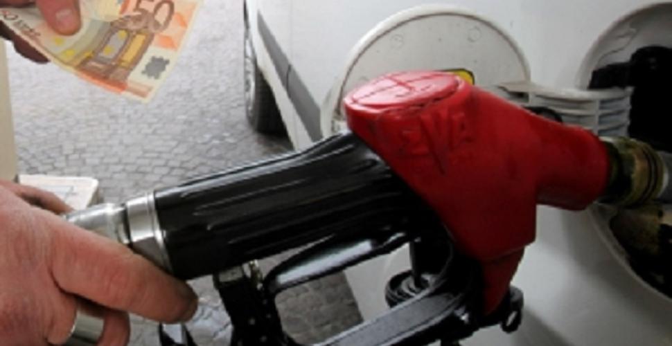 Benzina, prezzi alle stelle in Puglia e Basilicaia: «Ad aprile 3 euro al litro»