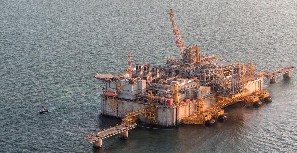 Brindisi, polemica su nave-rigassificatore: «Un ritorno al passato»