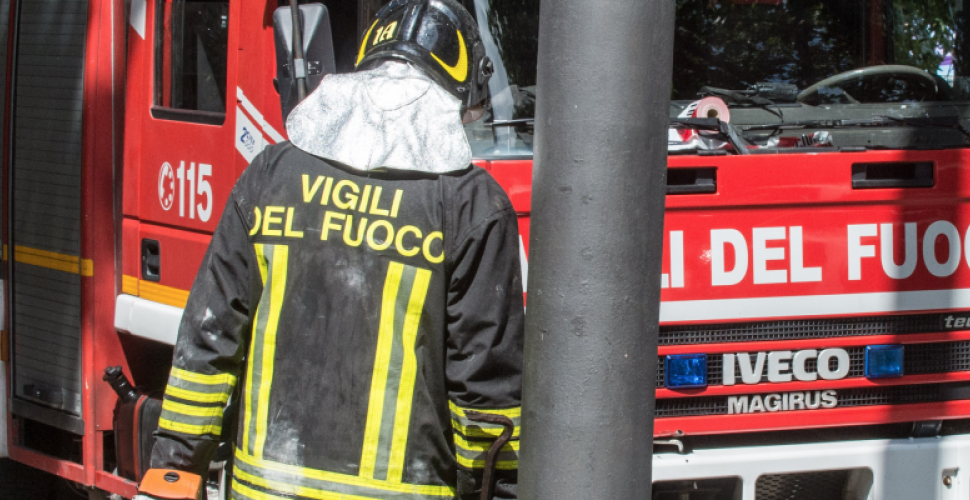 Cerignola, autocisterna carica di gpl si ribalta in autostrada: ferito il conducente, tratto chiuso