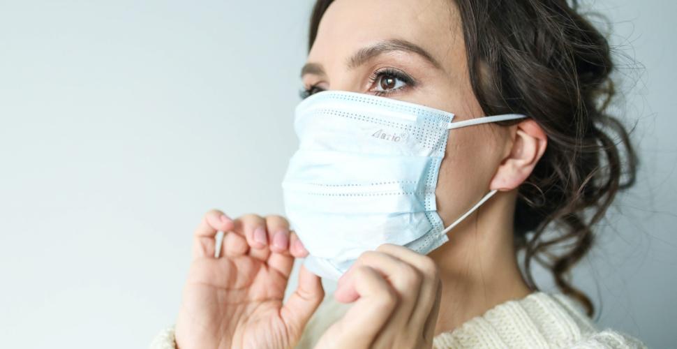 Covid, stop alle mascherine sui mezzi di trasporto, ancora obbligo negli ospedali