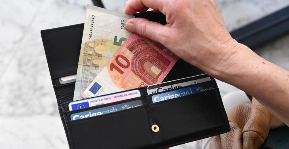 Natale a botta di rincari: la tredicesima non è mai stata così leggera