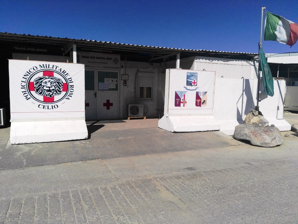 L'ingresso dell'ospedale di Herat 