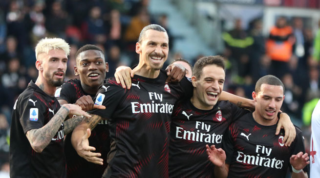 Milan, Zlatan Ibrahimovic esulta con i compagni di squadra