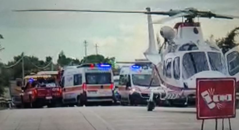 Incidente stradale alle porte di Foggia: violento frontale sulla Statale 16, ferita una donna „