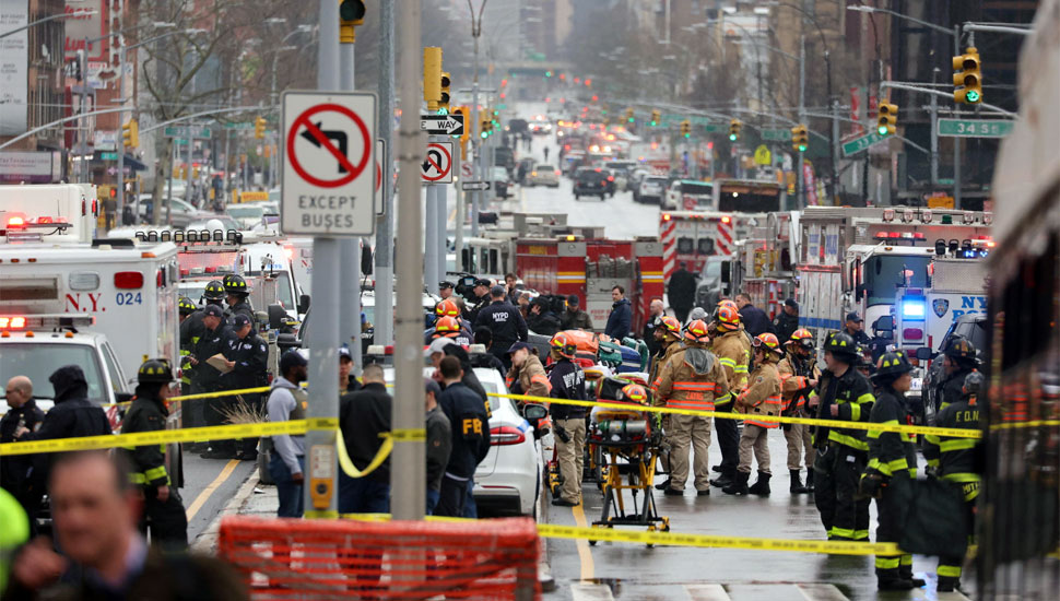 New York, attentato a Brooklyn: sparatoria alla Metropolitana