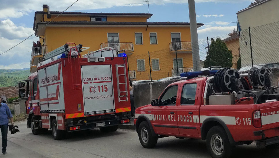 Auto finisce in giardino scuola dell'infanzia a l'Aquila