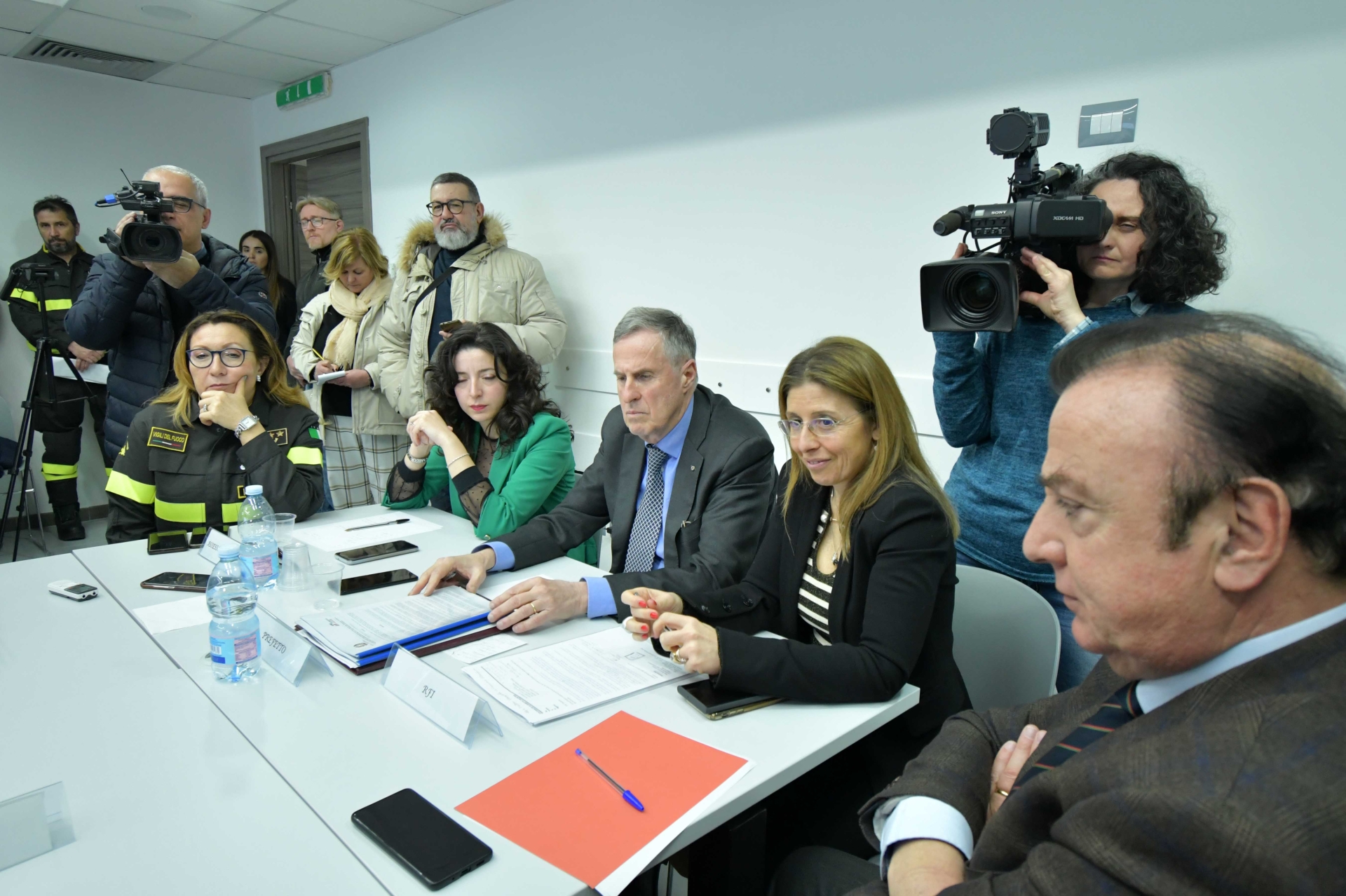 https://www.lagazzettadelmezzogiorno.it/upload/2023_03_02/firma_protocollo_legalitaa_prefettura_matera_regione_basilicata_sindacati_prov_matera_(16)-1677767156769.JPG