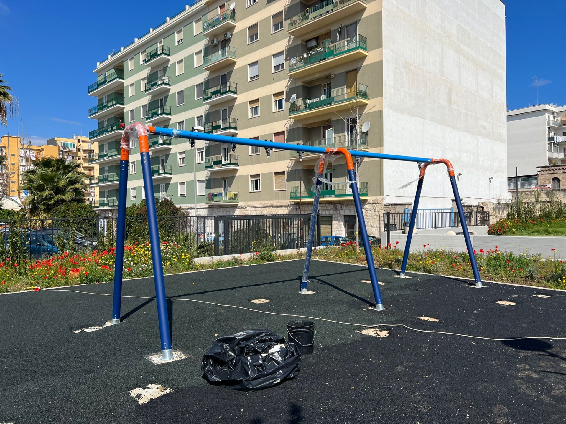 https://www.lagazzettadelmezzogiorno.it/upload/2023_04_19/19-04-23_stamattina_il_sopralluogo_della_commissione_Lavori_pubblici_nellarea_ludica_del_parco_intitolato_a_Maria_Maugeri_2-1681917137583.jpg
