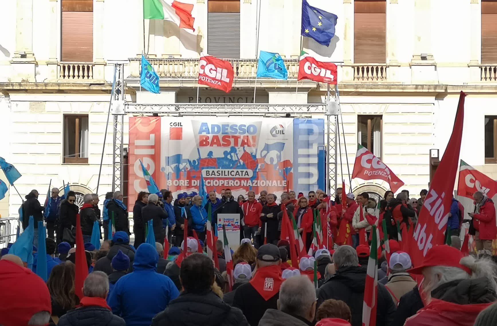 https://www.lagazzettadelmezzogiorno.it/upload/2023_12_01/01a87457-7530-4fac-a09f-dd0229dedf4a-1701425145866.jpg